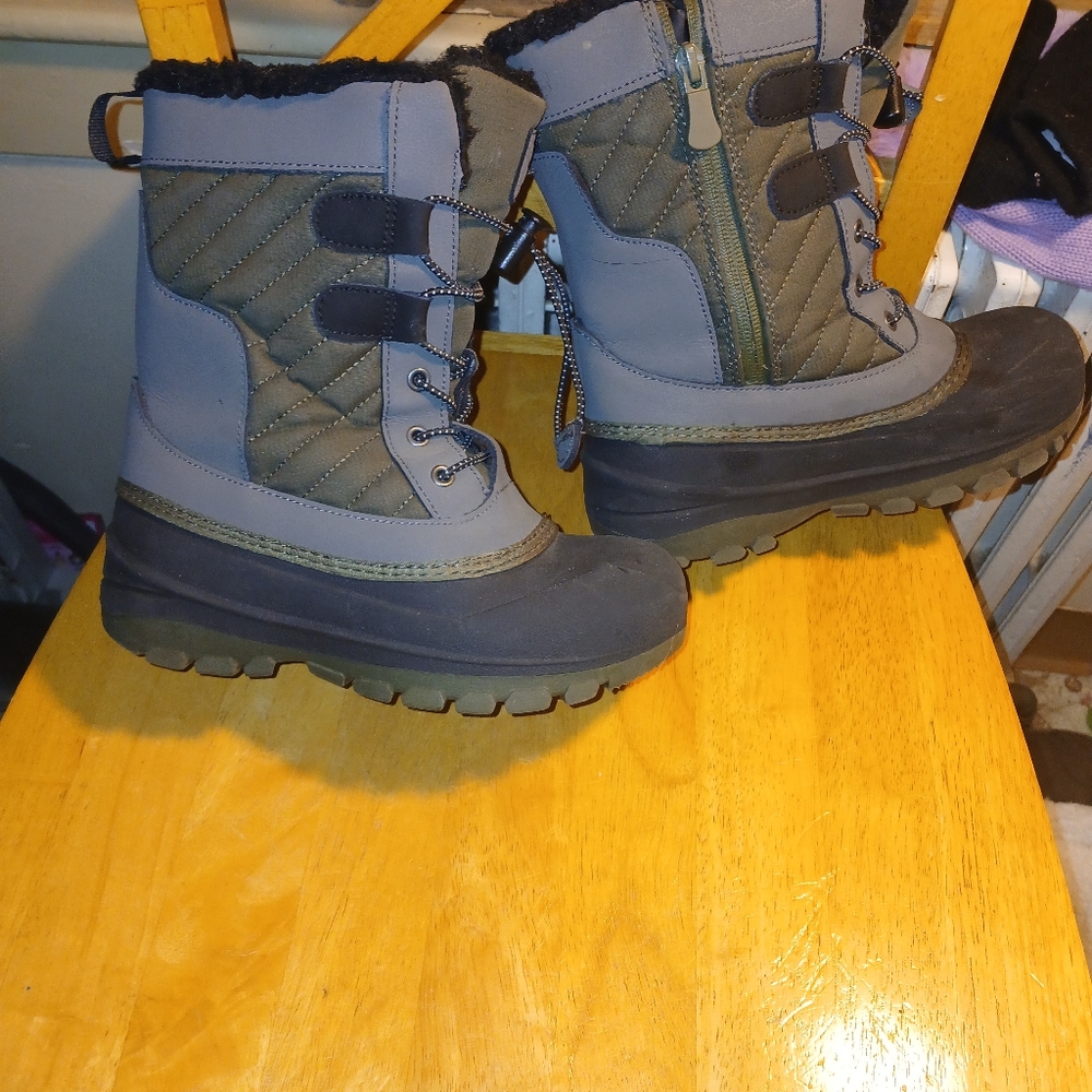 Kids Winter Boots - Gray and Black